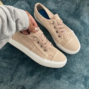 Blowfish sneakers size 8